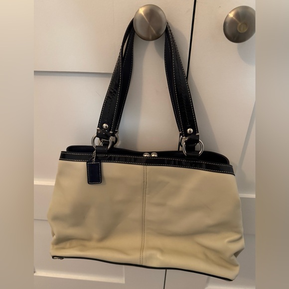 *Vintage* Authentic Coach Cream + Navy Purse, Laura Handbag with Kiss-lock - Picture 3 of 16